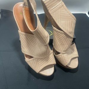 Women’s dress heel shoes